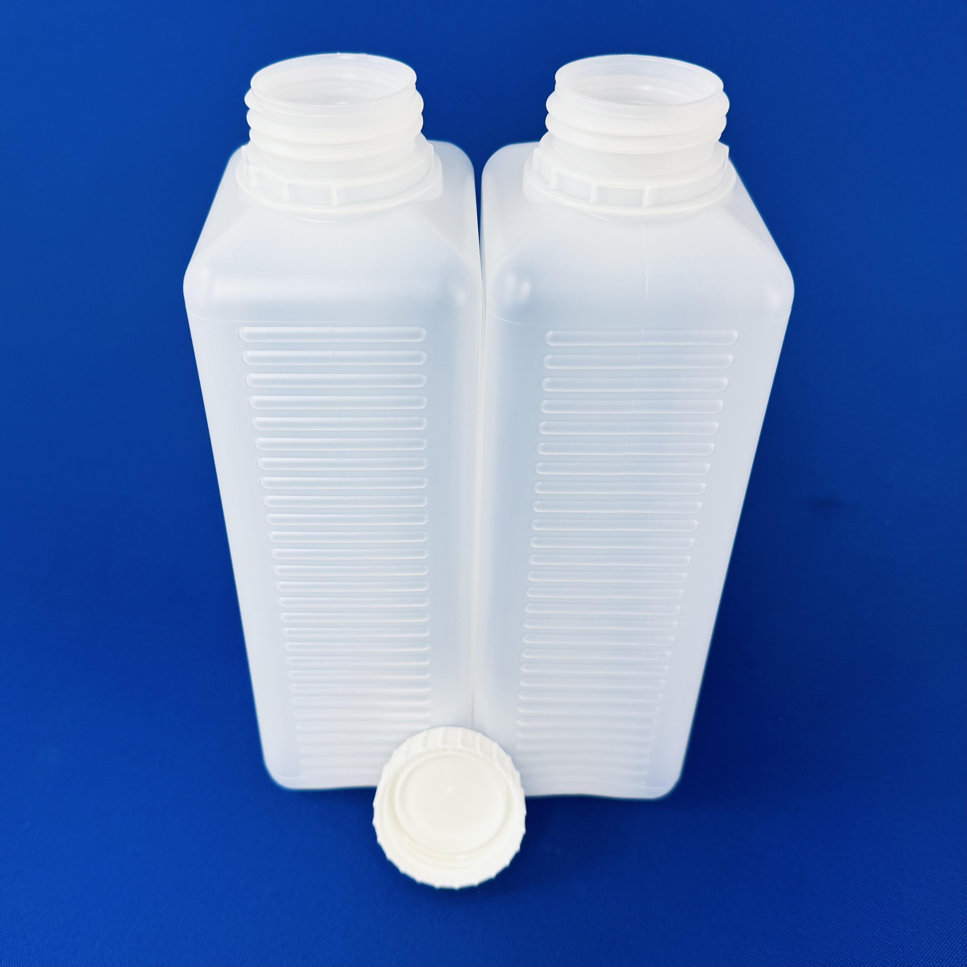 1000 ml Vierkantflasche HDPE natur eckig 50gr (ab 0,34/Stück inkl. Versand)